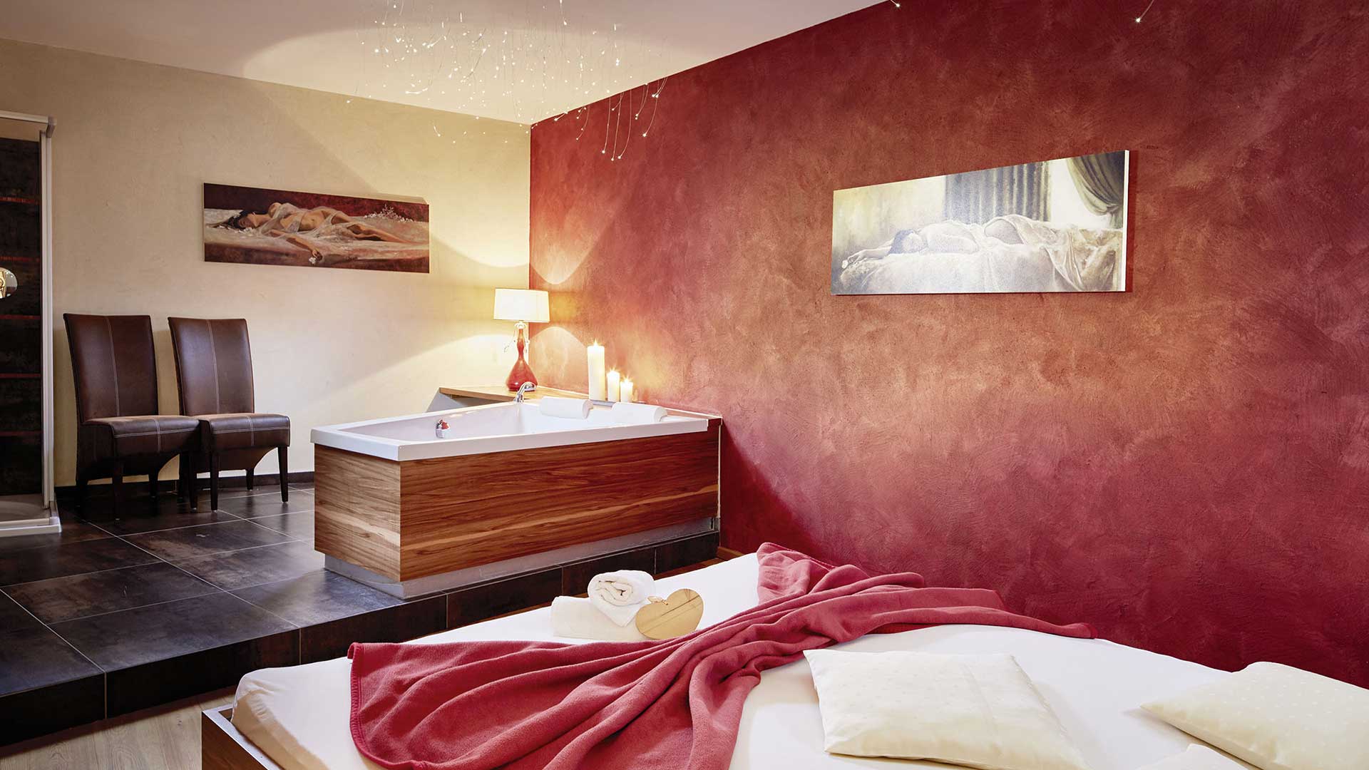 Suite im Hotel Goies mit eigener Badewanne im Schlafzimmer